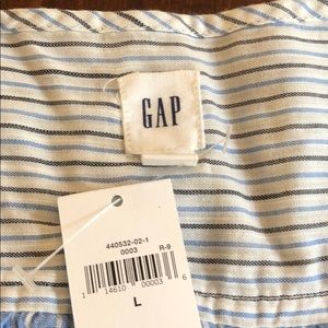 Gap NWT. Lightweight button down